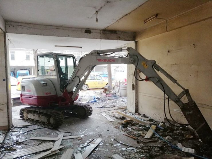 Otogarın yıkım başladı