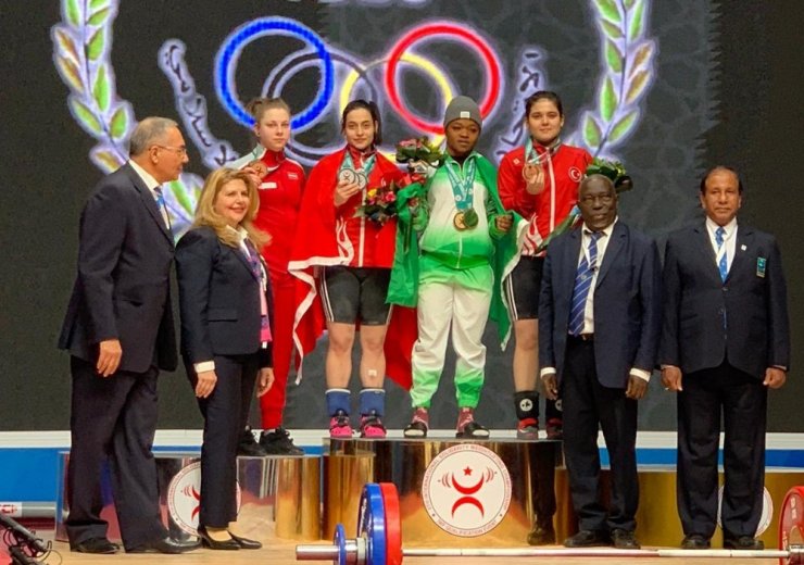 Ayşegül Çakın, Özbekistan’dan 2 madalya ile dönüyor