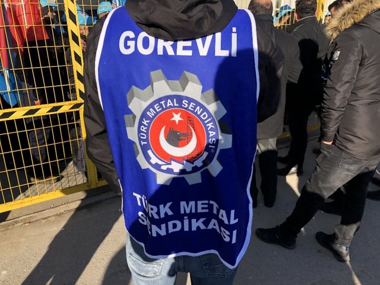Bursa’da işçiler şalter kapatıp greve gitti
