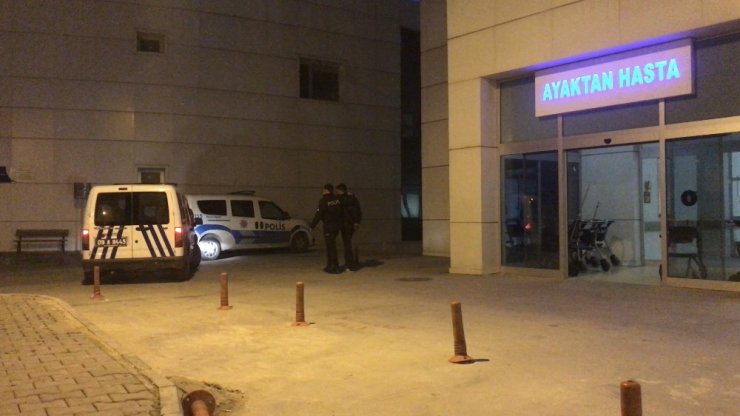 Çalıntı arabaya sahte plaka takınca yakayı ele verdiler