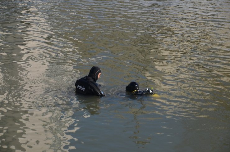 Terme Çayı’nda kaybolan babayı arama çalışmaları devam ediyor