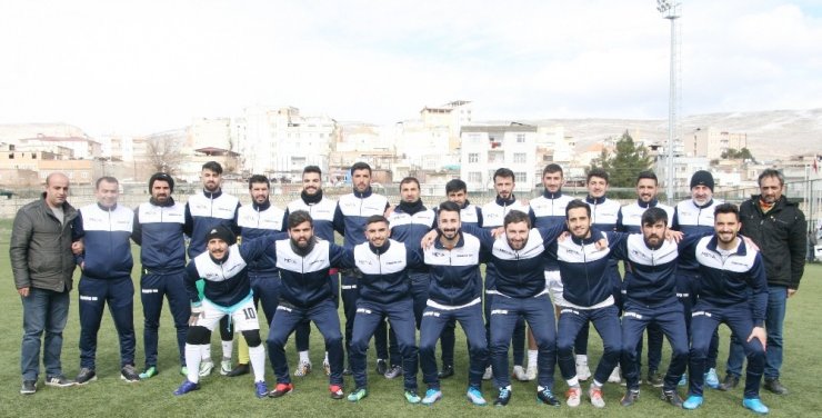 Silvanlı turizmciden sporculara malzeme desteği