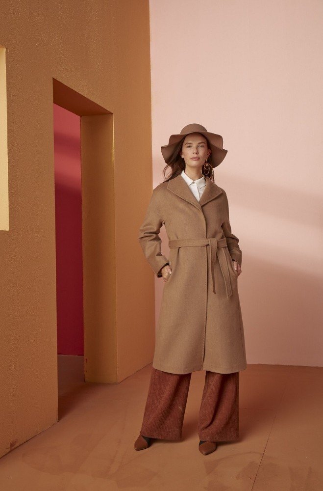 "Kışın trendleri; gri ve tonlarındaki kabanlar, kapitone pardesüler ve tasarım eşarplar oldu"