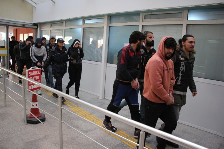Kocaeli polisinden uyuşturucu tacirlerine darbe: 20 gözaltı