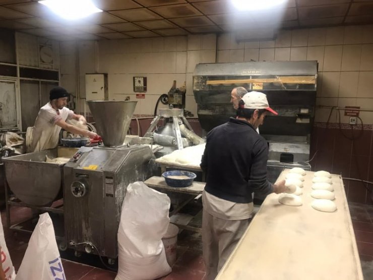 Köy ekmeğini bir yıldır zam yapmadan satıyor