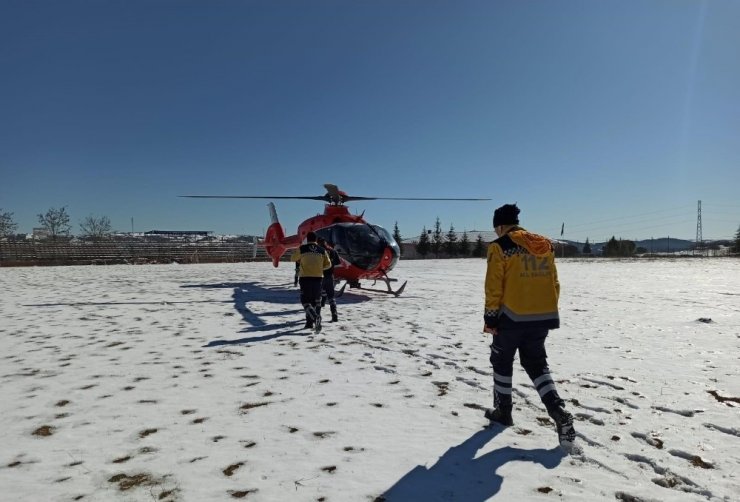 Okulda rahatsızlanan öğrenci hava ambulansı ile sevk edildi