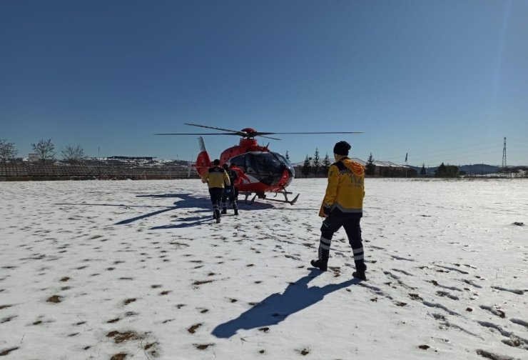 Okulda rahatsızlanan öğrenci hava ambulansı ile sevk edildi