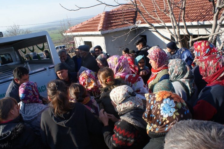 Akıl hastası adam karısını öldürdü