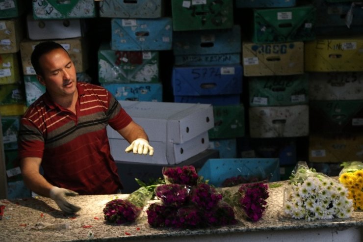 Çiçekçiler korsanlardan dertli