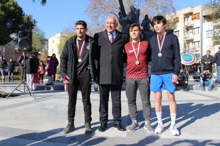 Söke’de öğrenciler Atatürk için koştu