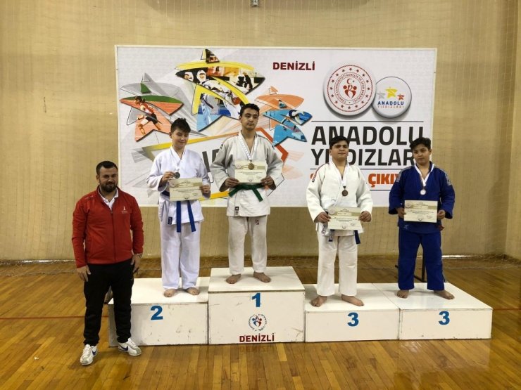 Salihlili judocular, Denizli’de 5 altın madalya kazandı