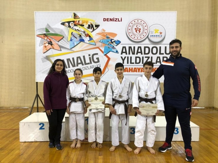Salihlili judocular, Denizli’de 5 altın madalya kazandı