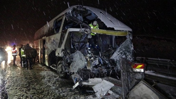 Samsun’da yolcu otobüsü kamyonla çarpıştı: 1 ölü, 1 yaralı
