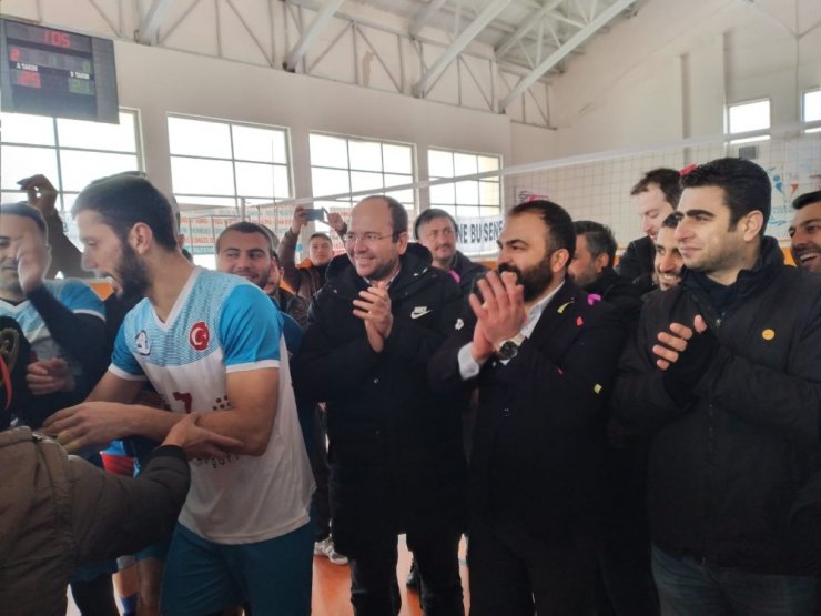 Adilcevaz GKY Türşat Spor Kulübü grubunu lider tamamladı