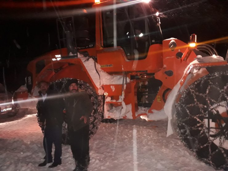 GÜNCELLEME - Siirt'te hamile kadın 9 saatlik çalışmayla hastaneye ulaştırıldı HAMİLE KADININ DOĞUM YAPTIĞI BİLGİSİ EKLENDİ