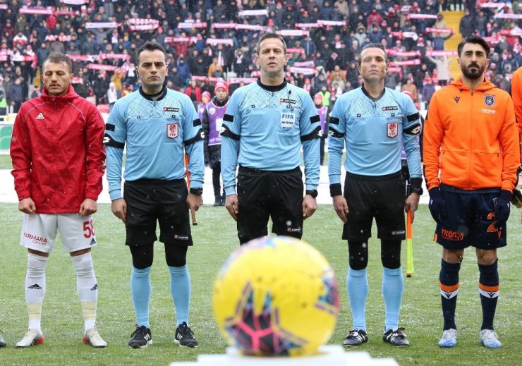 Sivasspor - Başakşehir maçının hakemlerine suç duyurusu!