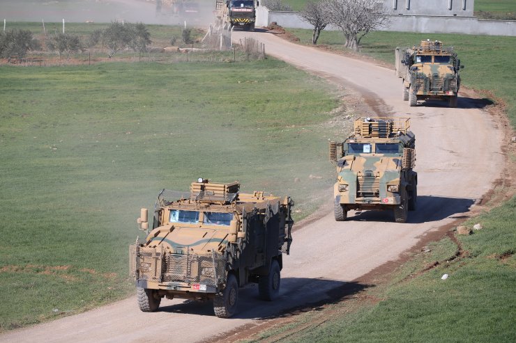 Suriye sınırına 300 araçlık askeri sevkiyat