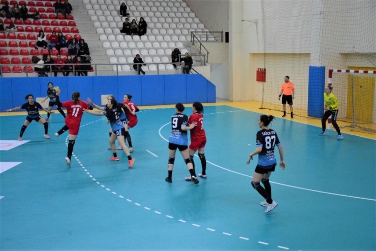 Anadolu Üniversitesi Kadın Hentbol Takımı’ndan geri dönüş