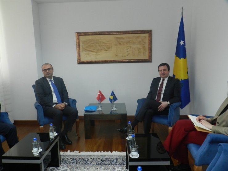 Kosova Büyükelçisi Sakar, Kosova’nın yeni Başbakanı Kurti’yi ziyaret etti