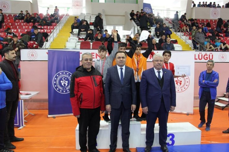 Kayseri’nin Yıldız Pehlivanları Yozgat’tan Madalyalar ile döndüler