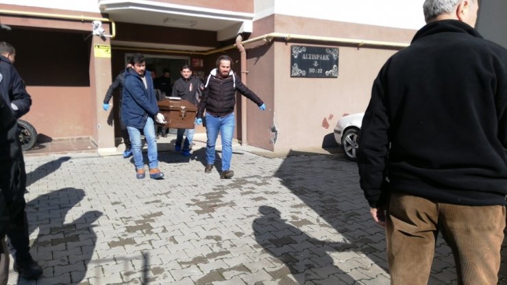 Üniversite öğrencisi evinde ölü bulundu