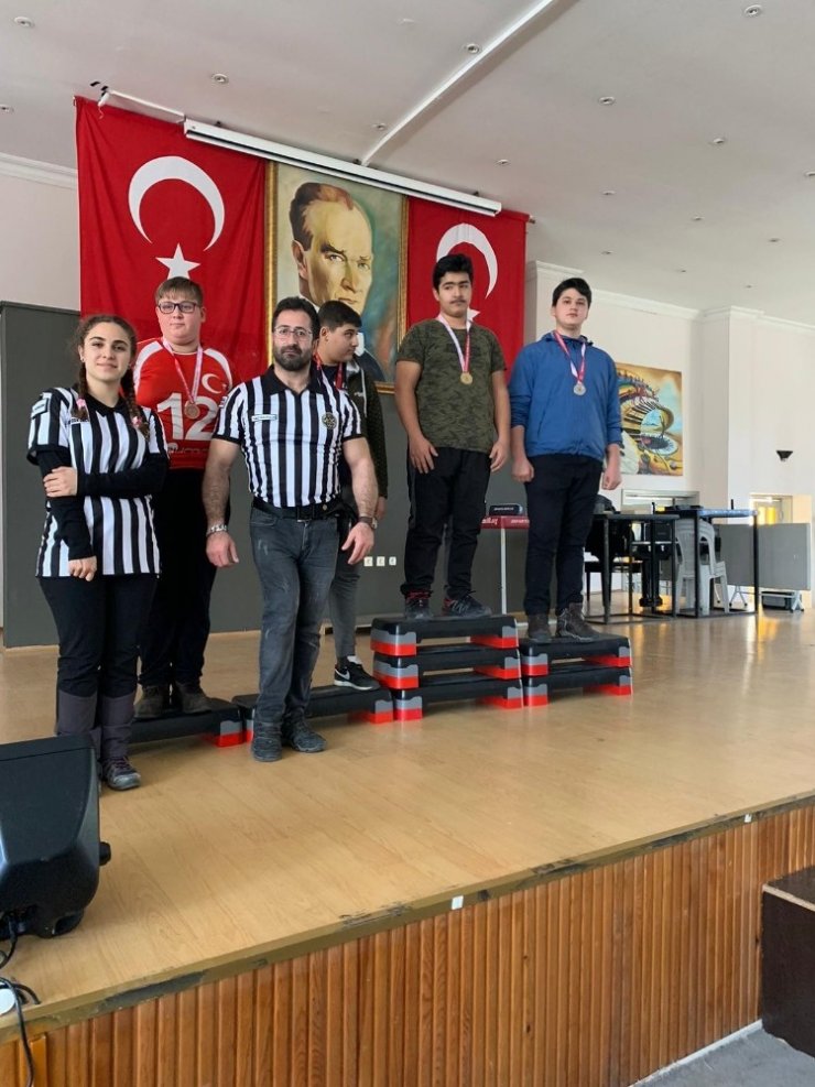 Bilek Güreşi müsabakaları nefesleri kesti