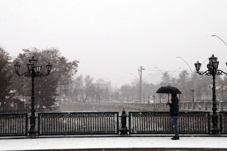 Çankırı'da kar kartpostallık görüntüler oluşturdu