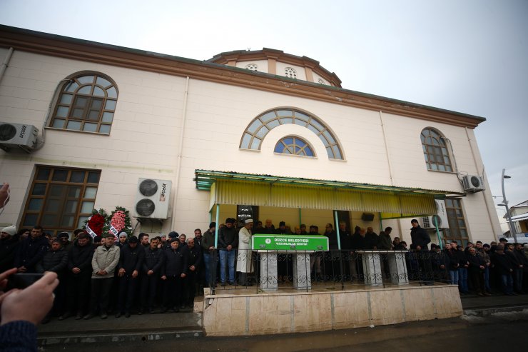 Düzce'de dereye devrilen iş makinesinin operatörü toprağa verildi
