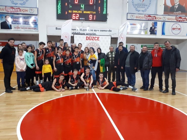 Bahaettin Güçlü İlkokulu şampiyonluklara doymuyor