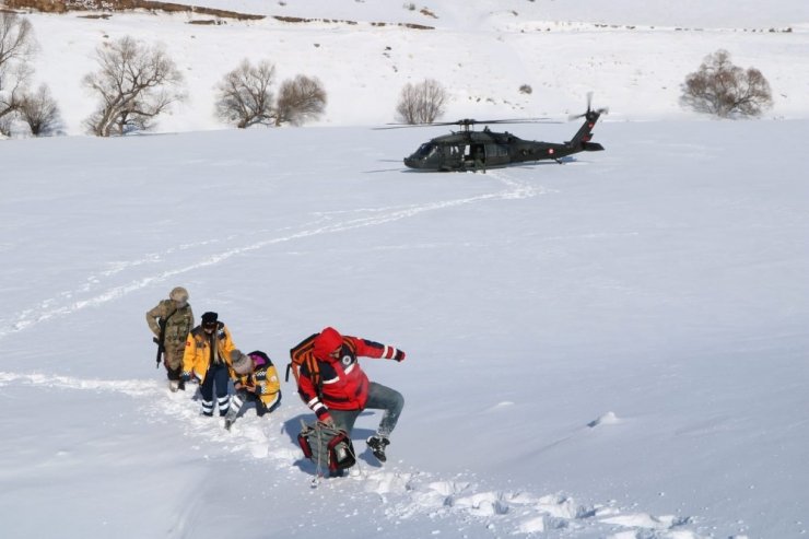 Erzurum’da askeri helikopterle hasta kurtarma operasyonu