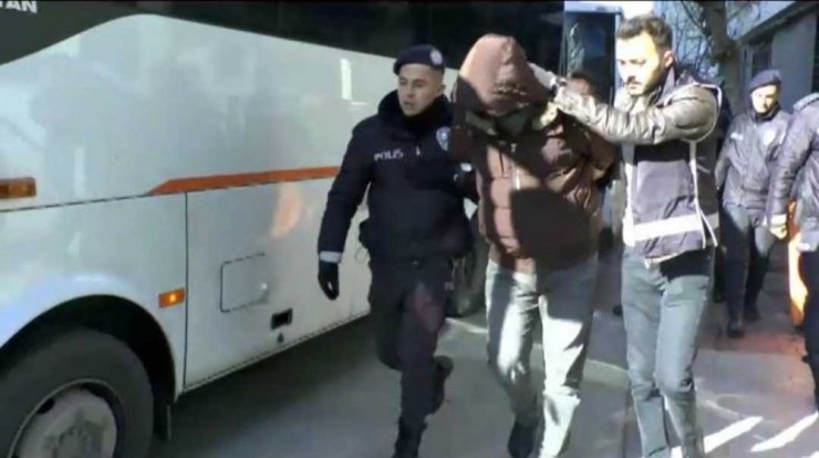 İzmir’deki suç örgütü operasyonunda 15 şüpheli tutuklandı