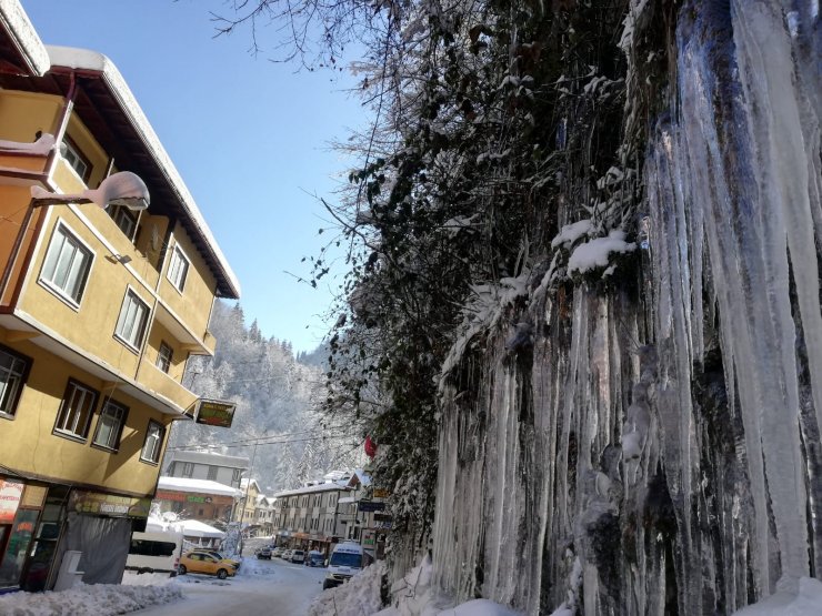 Kar Karadeniz'de yaşamı olumsuz etkiliyor