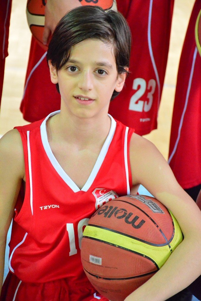 Geleceğin basketçileri Torbalı’da yetişiyor