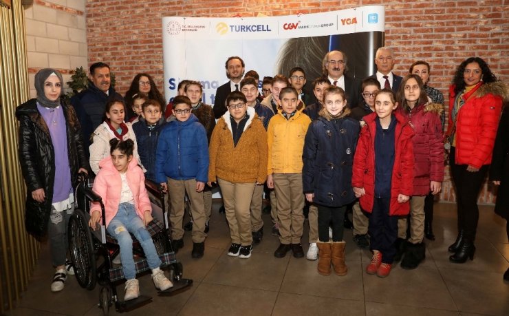 Görme engelli çocukların sinema hayaline teknolojik ortak