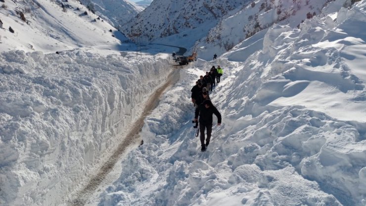 Çatak yolu 3 gün sonra ulaşıma açıldı