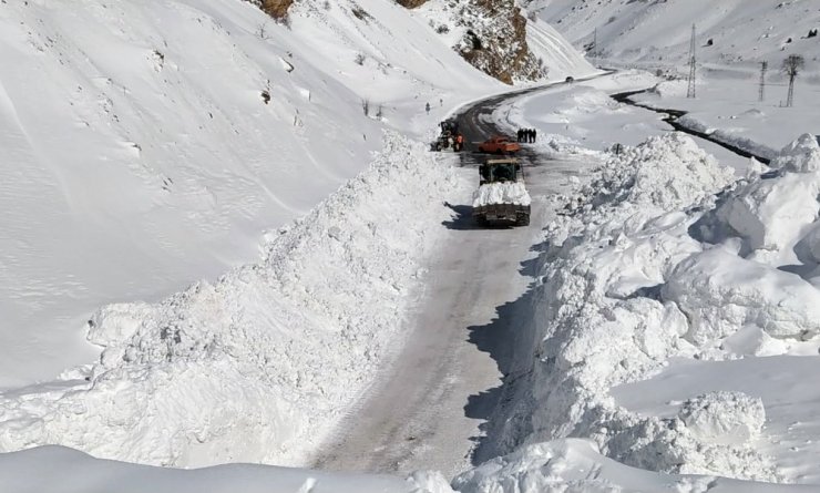 Çatak yolu 3 gün sonra ulaşıma açıldı