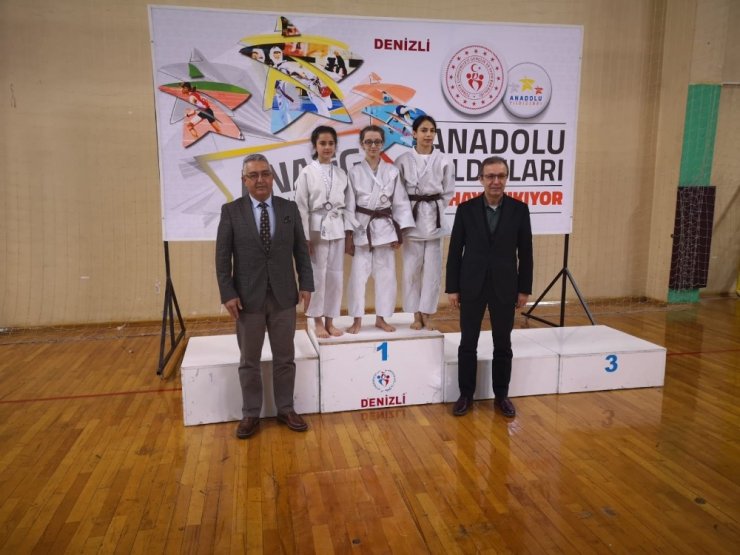 Yunusemreli judocular Denizli’den madalyalarla döndü
