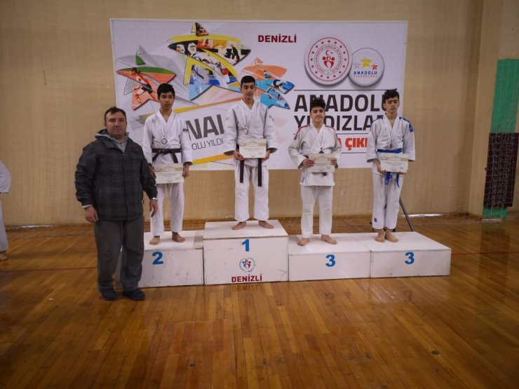 Yunusemreli judocular Denizli’den madalyalarla döndü