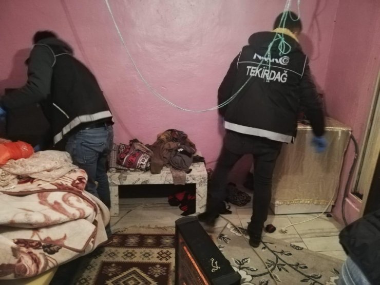 Çorlu polisinden şafak baskını