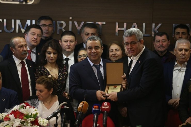 CHP Bursa İl Başkanı İsmet Karaca göreve başladı