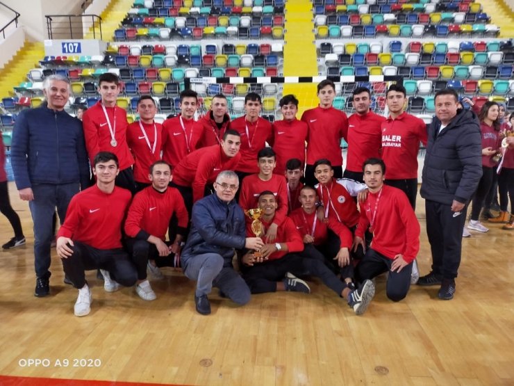 Cunda MTAL futbol takımı Ayvalık’ın gururu oldu