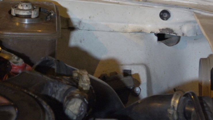 Yol verme kavgasında otomobile bıçakla saldırıp tüfekle ateş açtılar