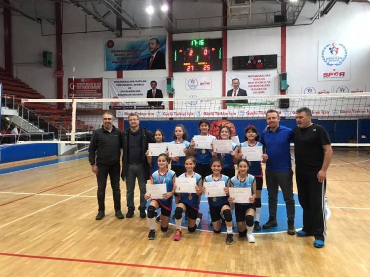 Namağlup kızlar, Bölge şampiyonu oldu