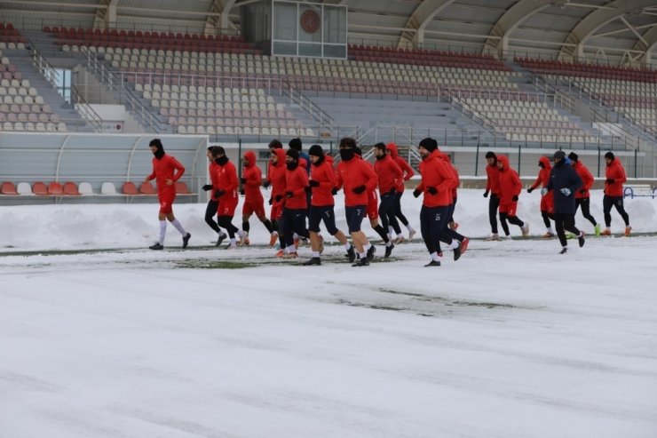 Nevşehir Belediyespor tam kadro çalıştı