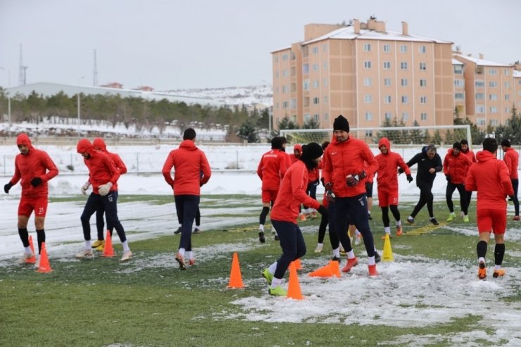 Nevşehir Belediyespor tam kadro çalıştı