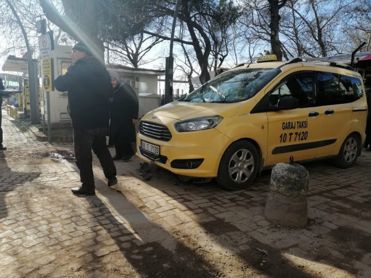 Hidrolik bariyer ticari bir taksiye zarar verdi