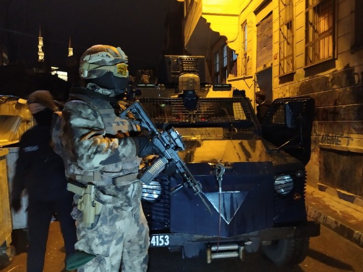Fatih’te göçmen kaçakçılığı operasyonu: 135 göçmen yakalandı