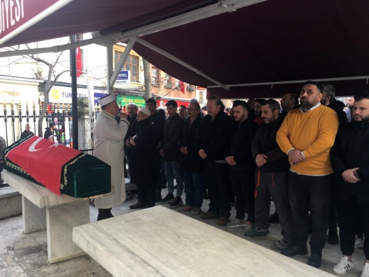 Kasımpaşa’da silahlı saldırıda öldürülen genç son yolculuğuna uğurlandı