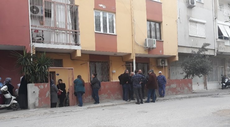 Genç kadın banyoda ölü bulundu