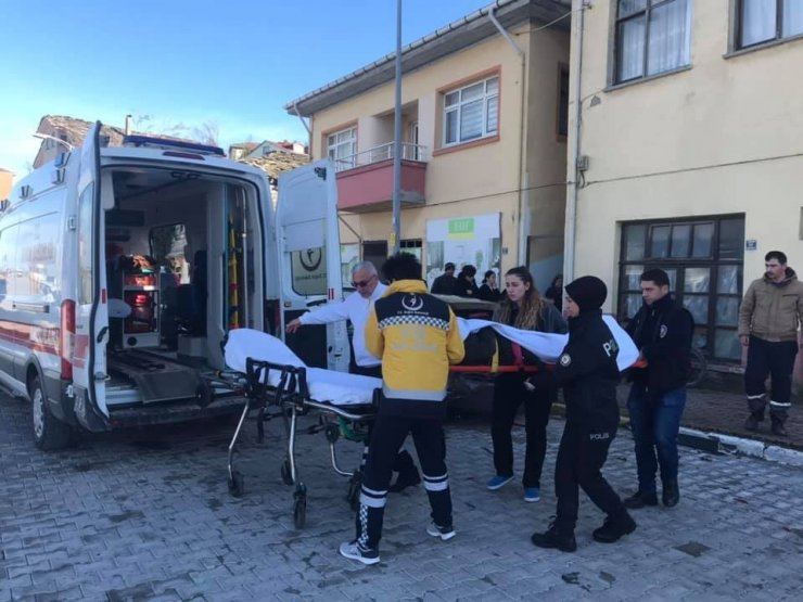 Kamyon, park halindeki araçlarla bisikletli yayaya çarptı